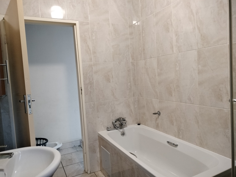 To Let 3 Bedroom Property for Rent in Waterval East North West